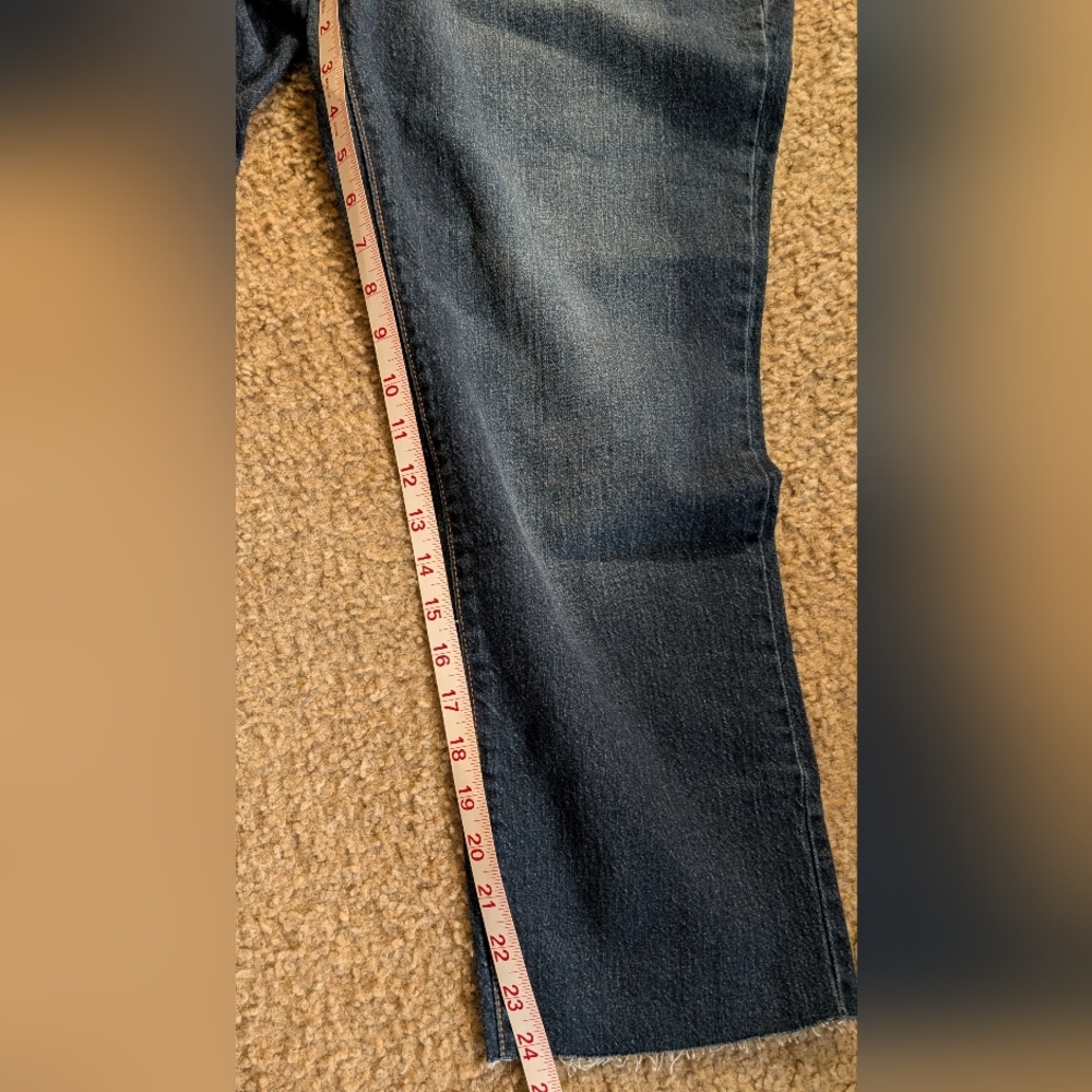 NWT Time and Tru Distressed High Rise Cropped Jeans - Size 12 - Picture 3 of 6
